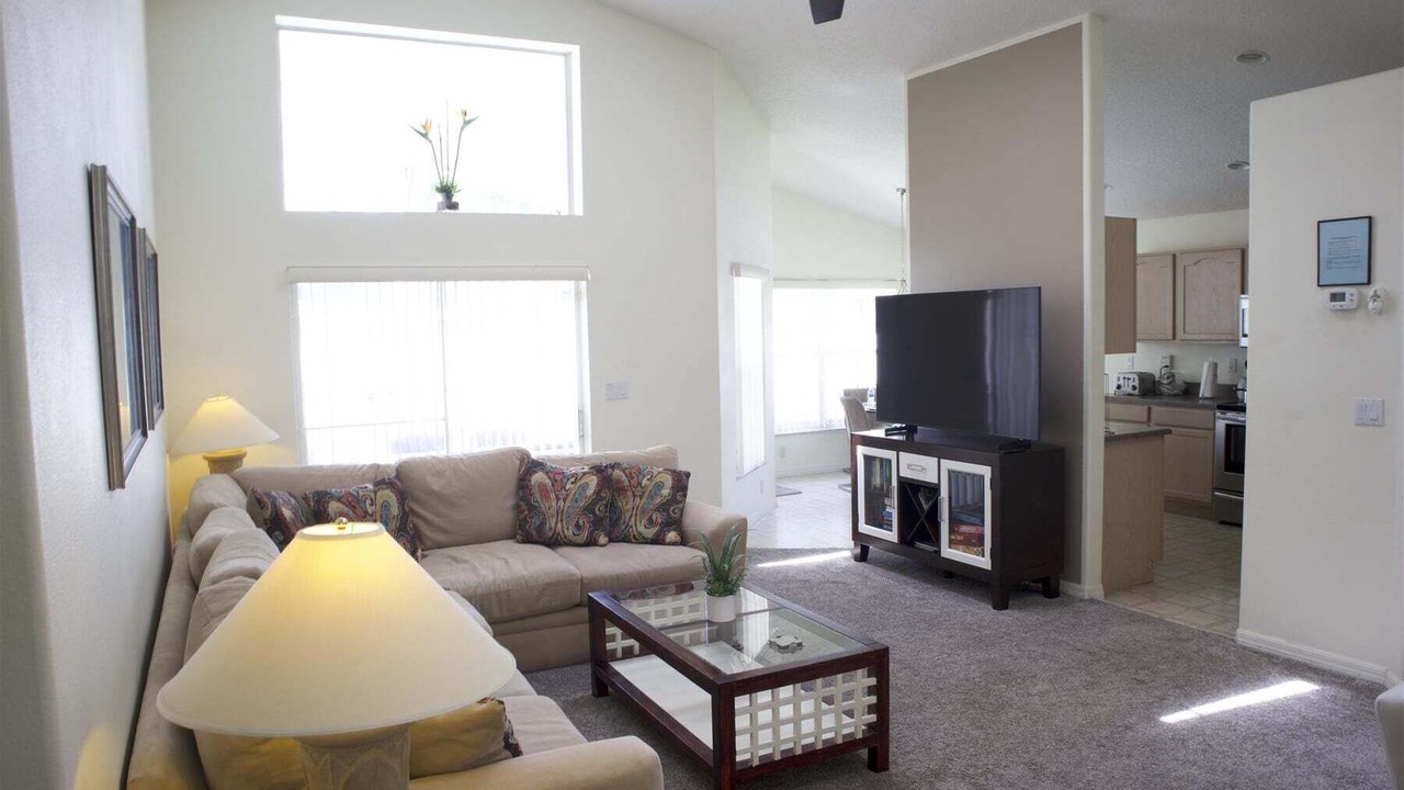 Photo of Livingroom in Orange Tree