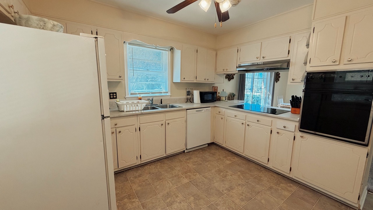 Photo of Kitchen in Valdosta