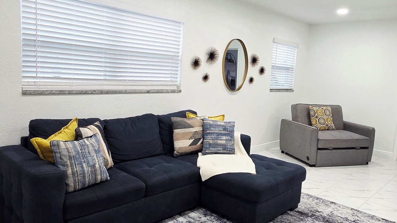 Photo of Livingroom in Bearss Plaza