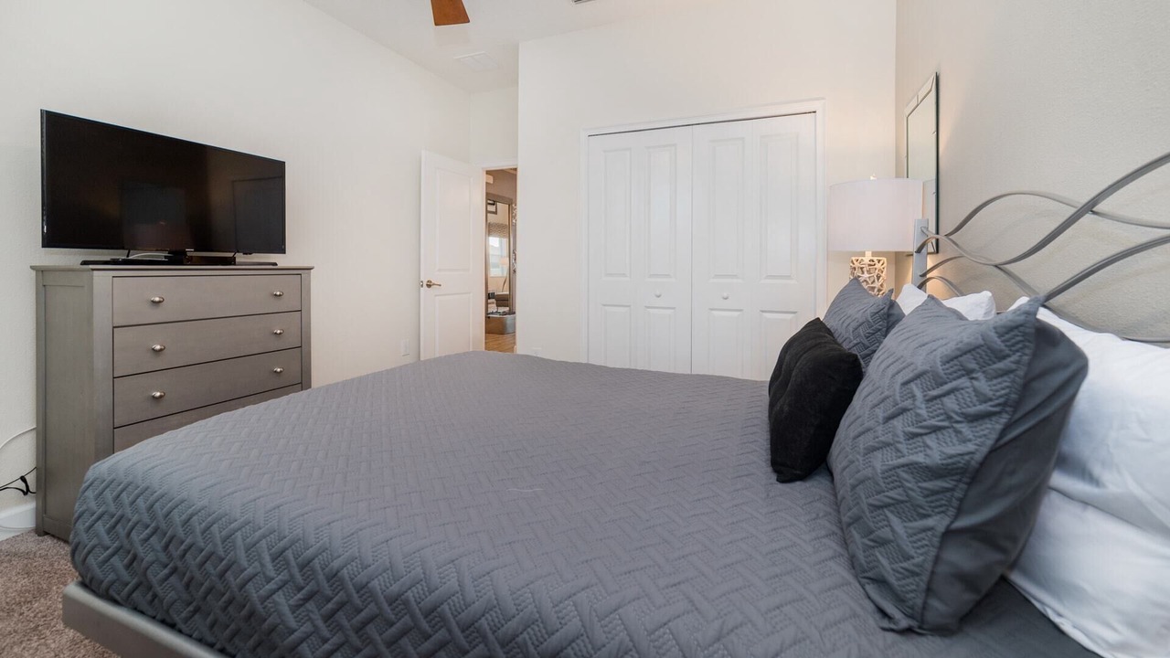 Photo of Bedroom in Bay Lake