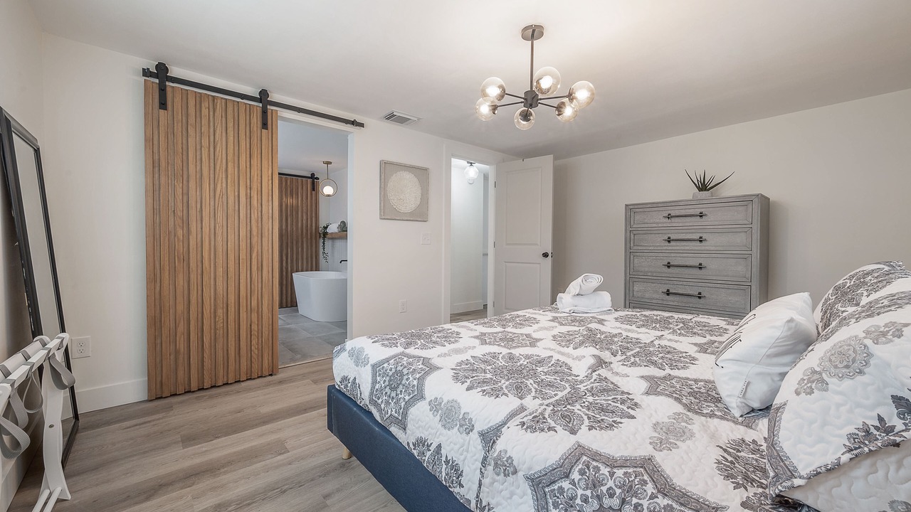 Photo of Bedroom in Bearss Plaza
