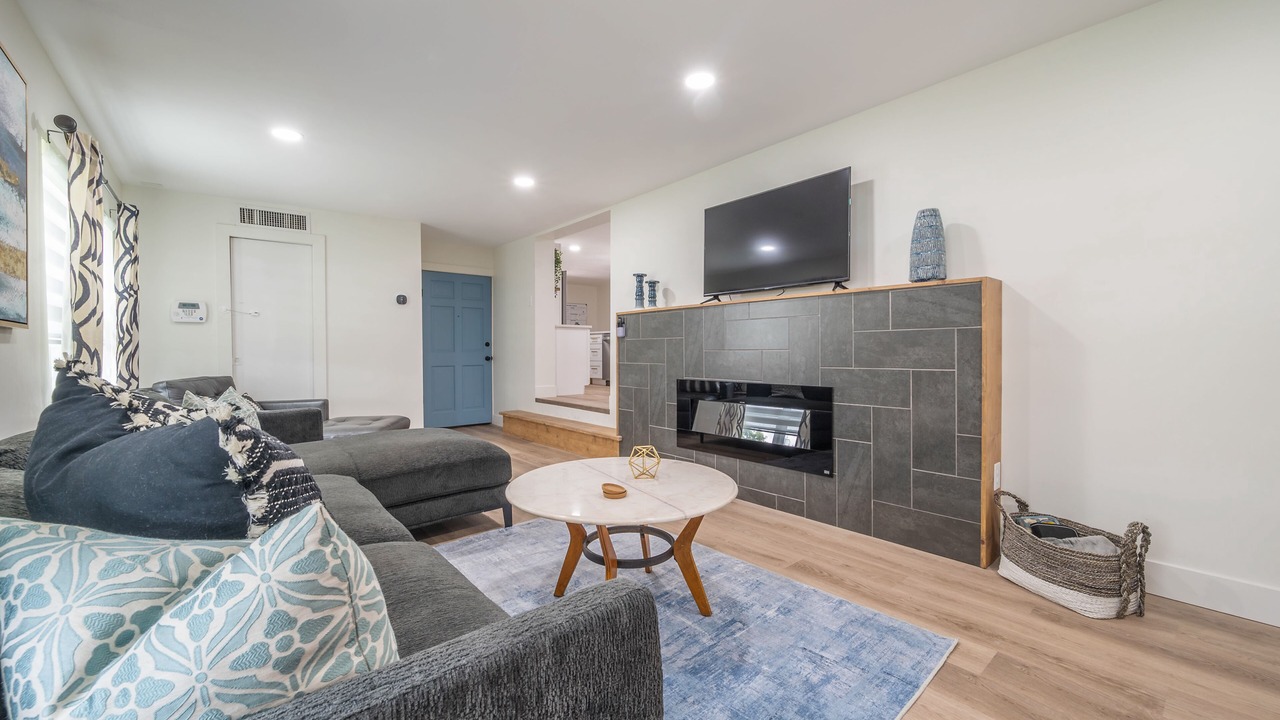 Photo of Livingroom in Bearss Plaza