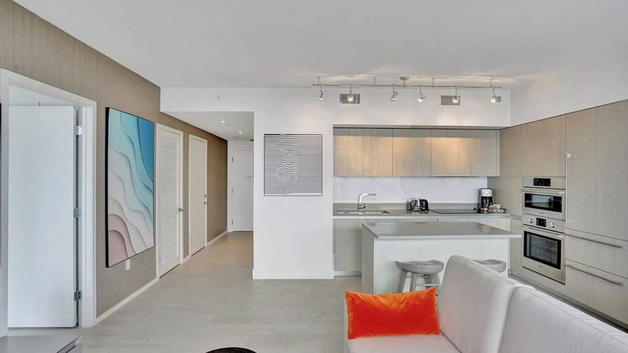 Photo of Livingroom in Hollywood South Central Beach