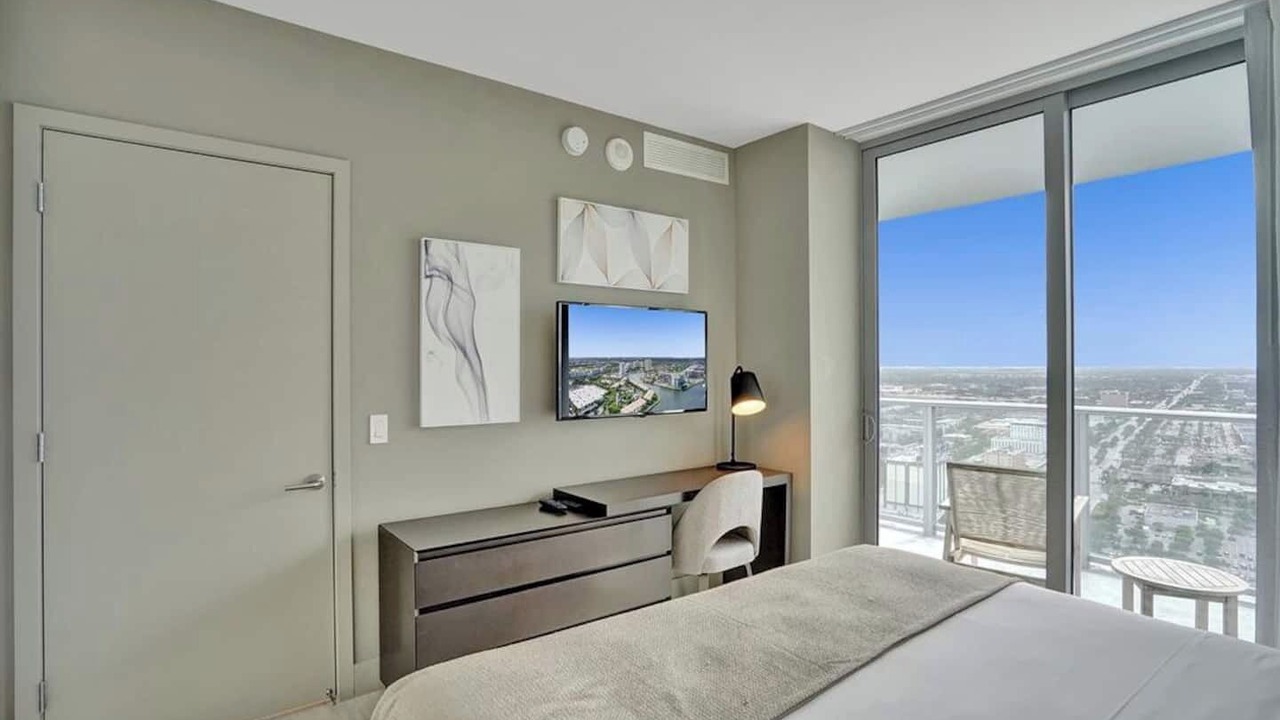 Photo of Bedroom in Hollywood South Central Beach