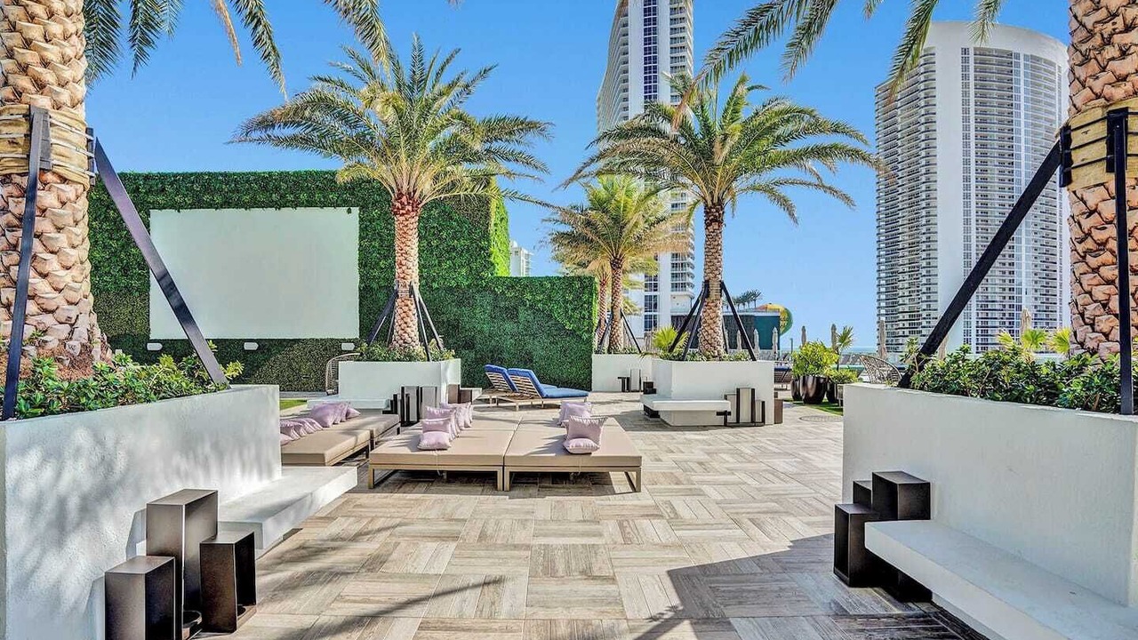 Photo of Outdoor in Hollywood South Central Beach