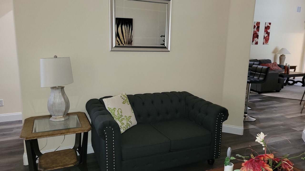 Photo of Livingroom in Orange Tree