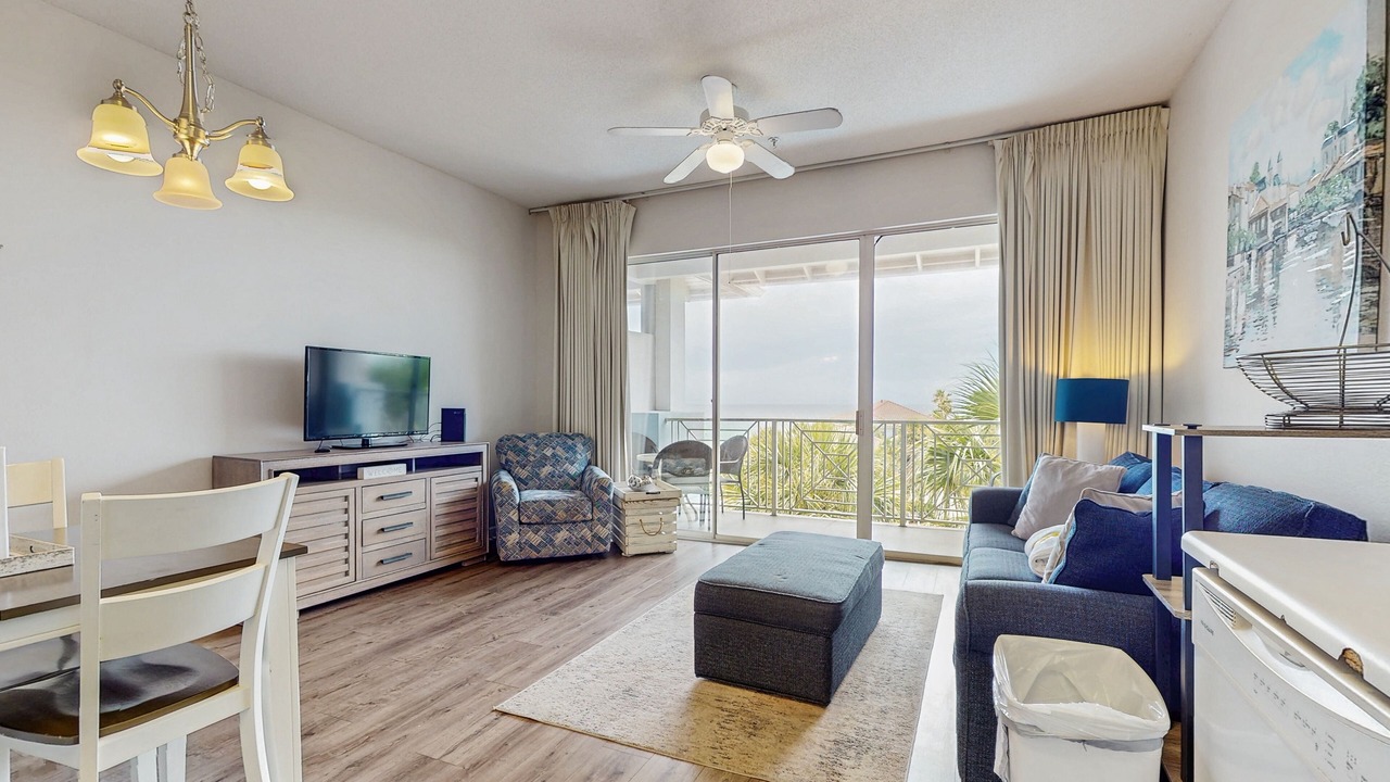 Photo of Livingroom in Gulf Place