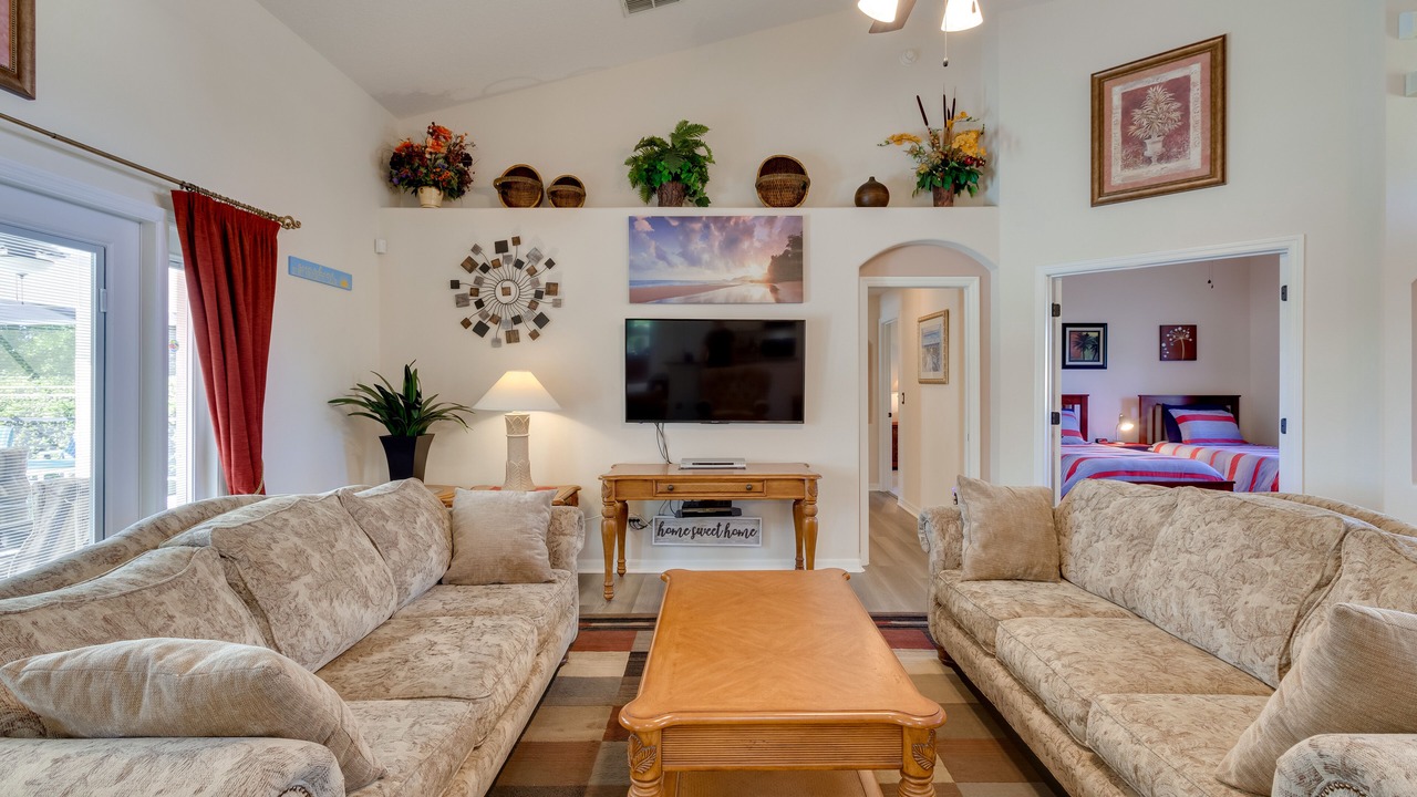 Photo of Livingroom in Orange Tree
