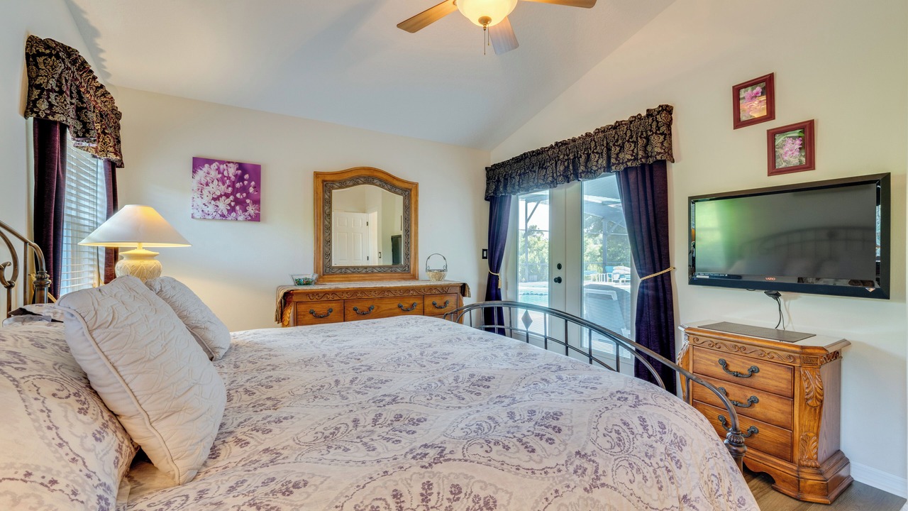 Photo of Bedroom in Orange Tree
