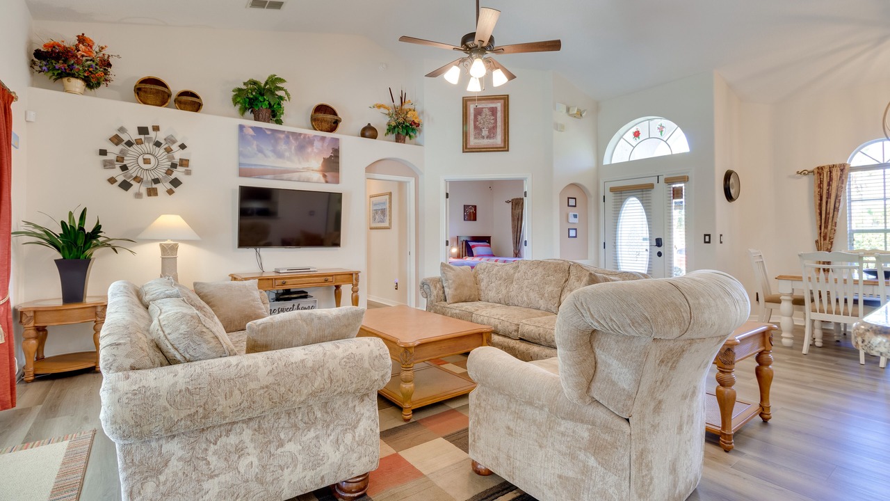 Photo of Livingroom in Orange Tree