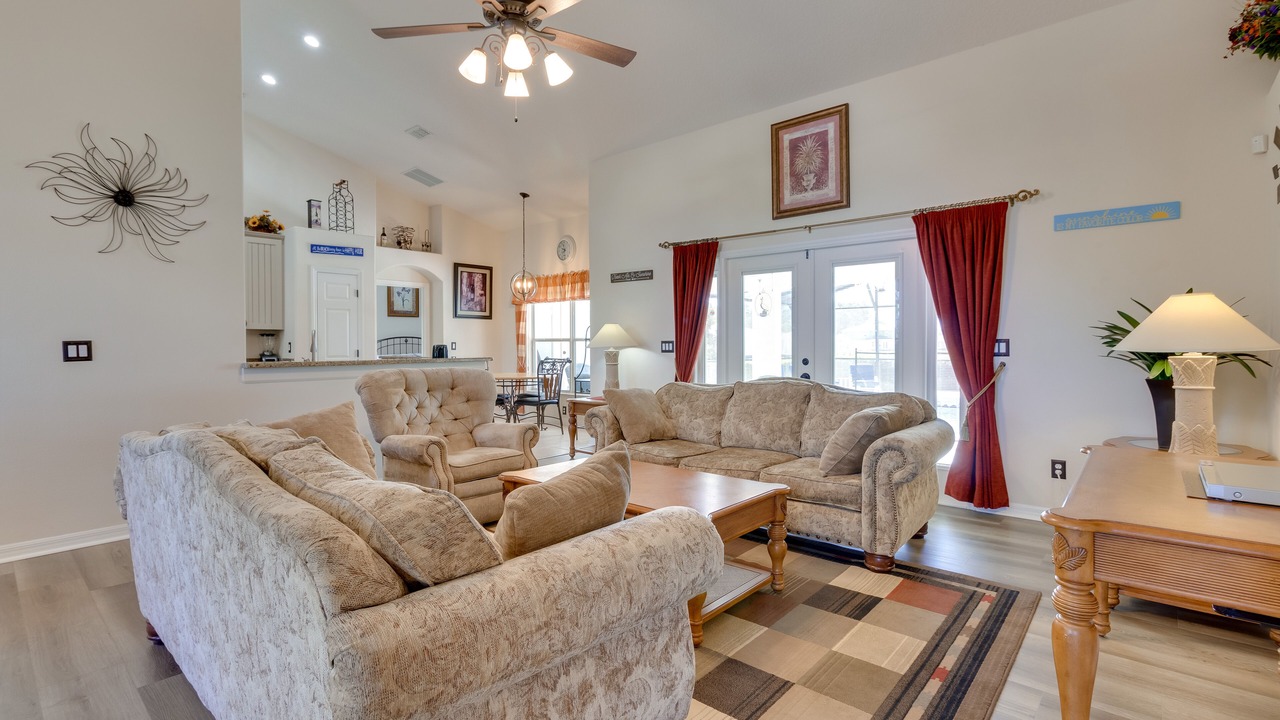 Photo of Livingroom in Orange Tree