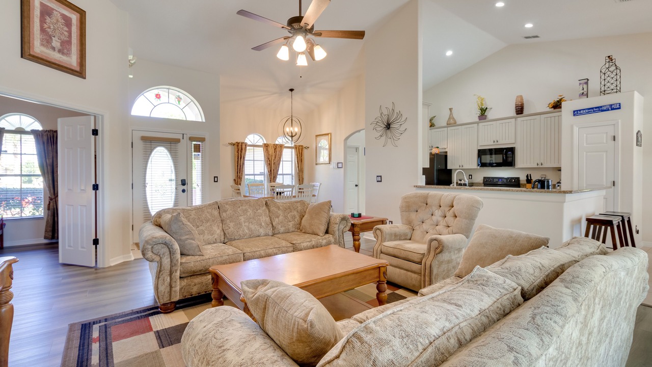 Photo of Livingroom in Orange Tree