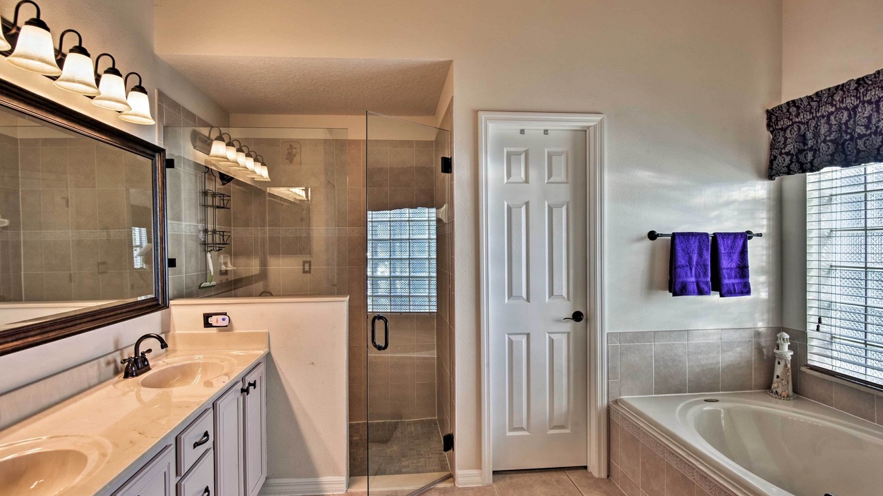 Photo of Bathroom in Orange Tree