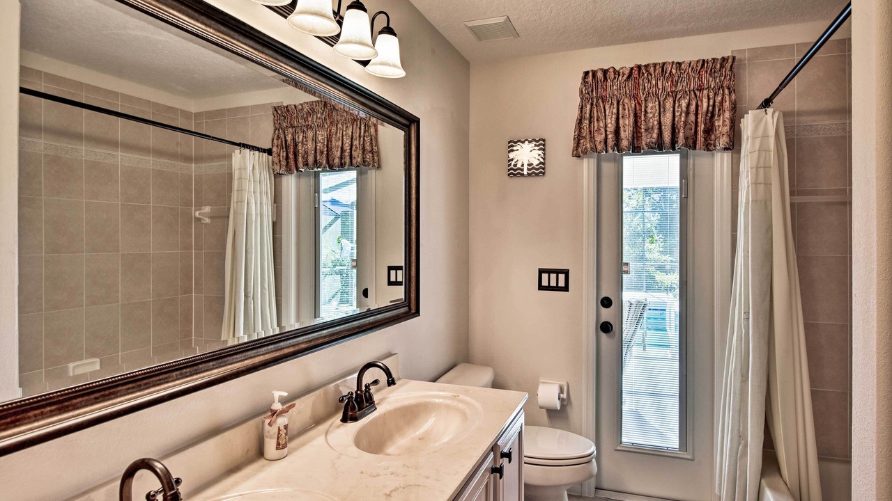 Photo of Bathroom in Orange Tree