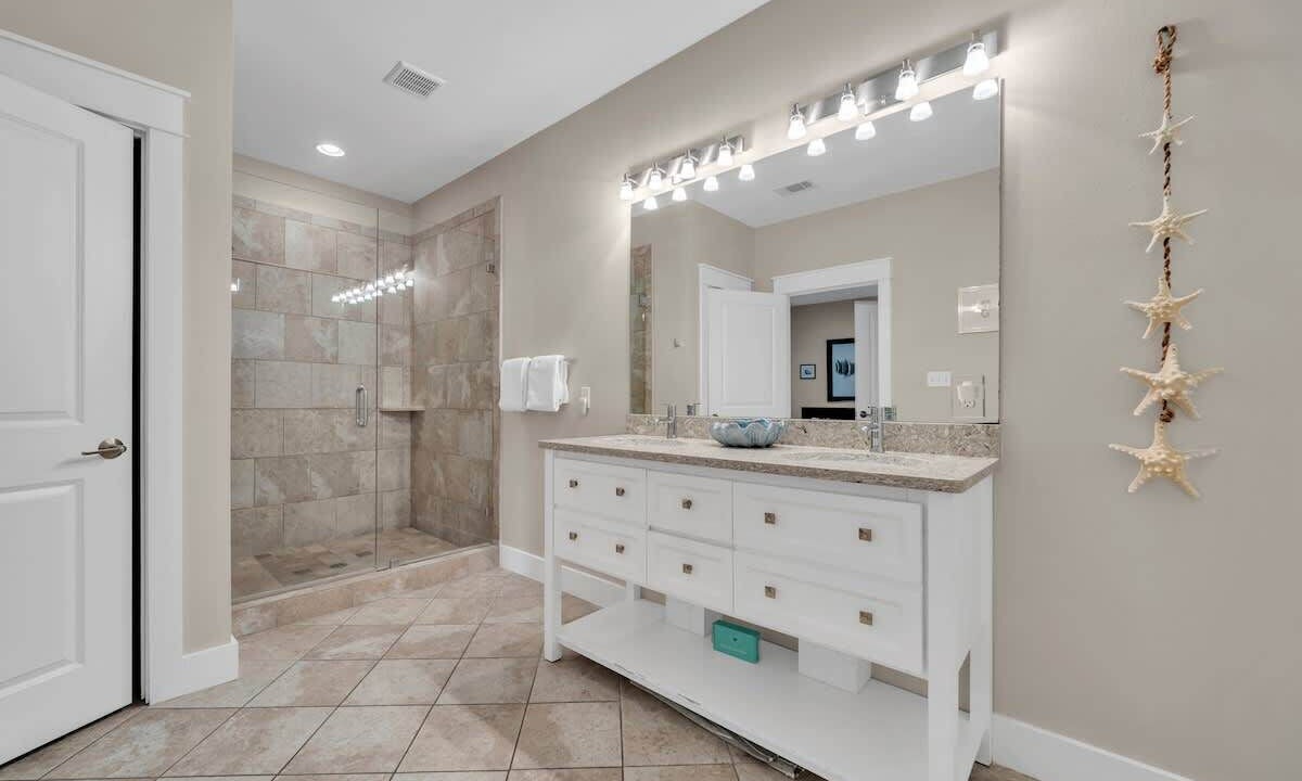 Photo of Bathroom in Emerald Waters Village