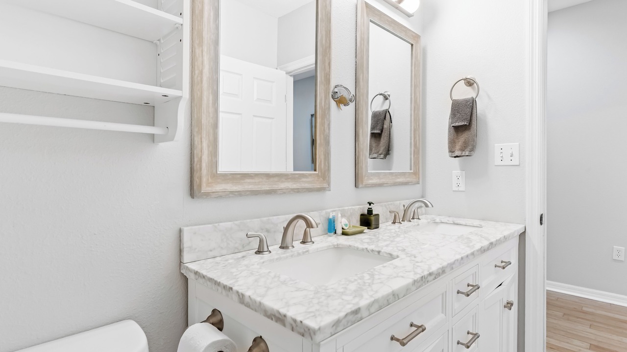 Photo of Bathroom in Independence Square