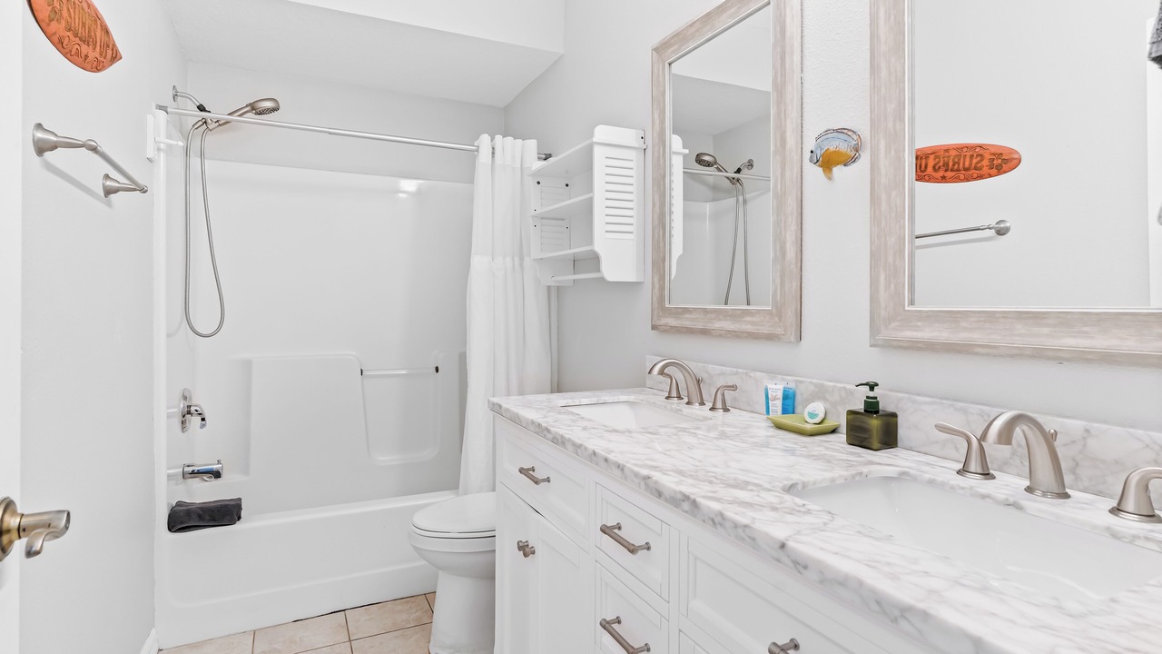Photo of Bathroom in Independence Square