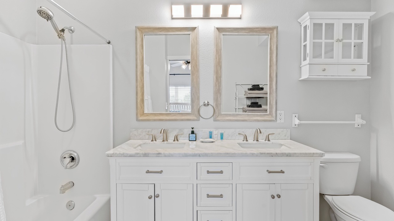 Photo of Bathroom in Independence Square