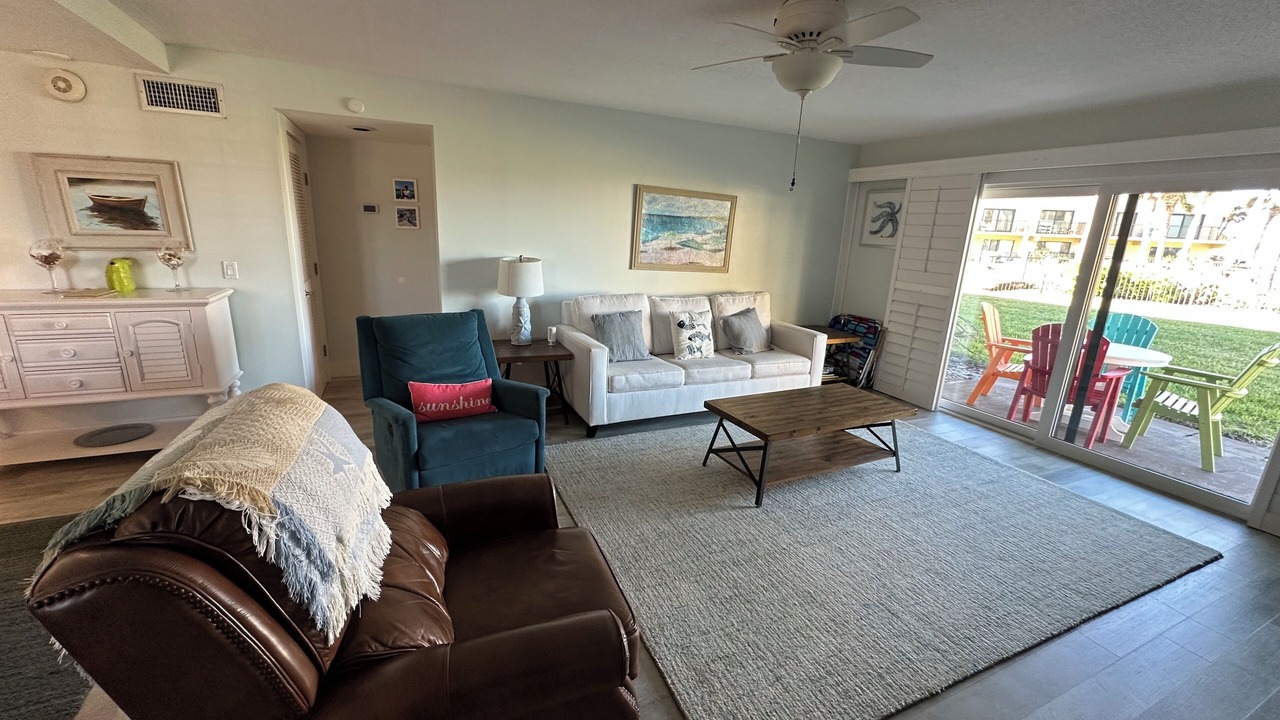 Photo of Livingroom in Crescent Beach