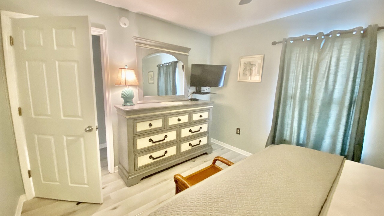 Photo of Bedroom in Gulf Place