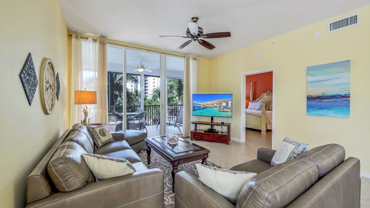Photo of Livingroom in Vanderbilt Beach