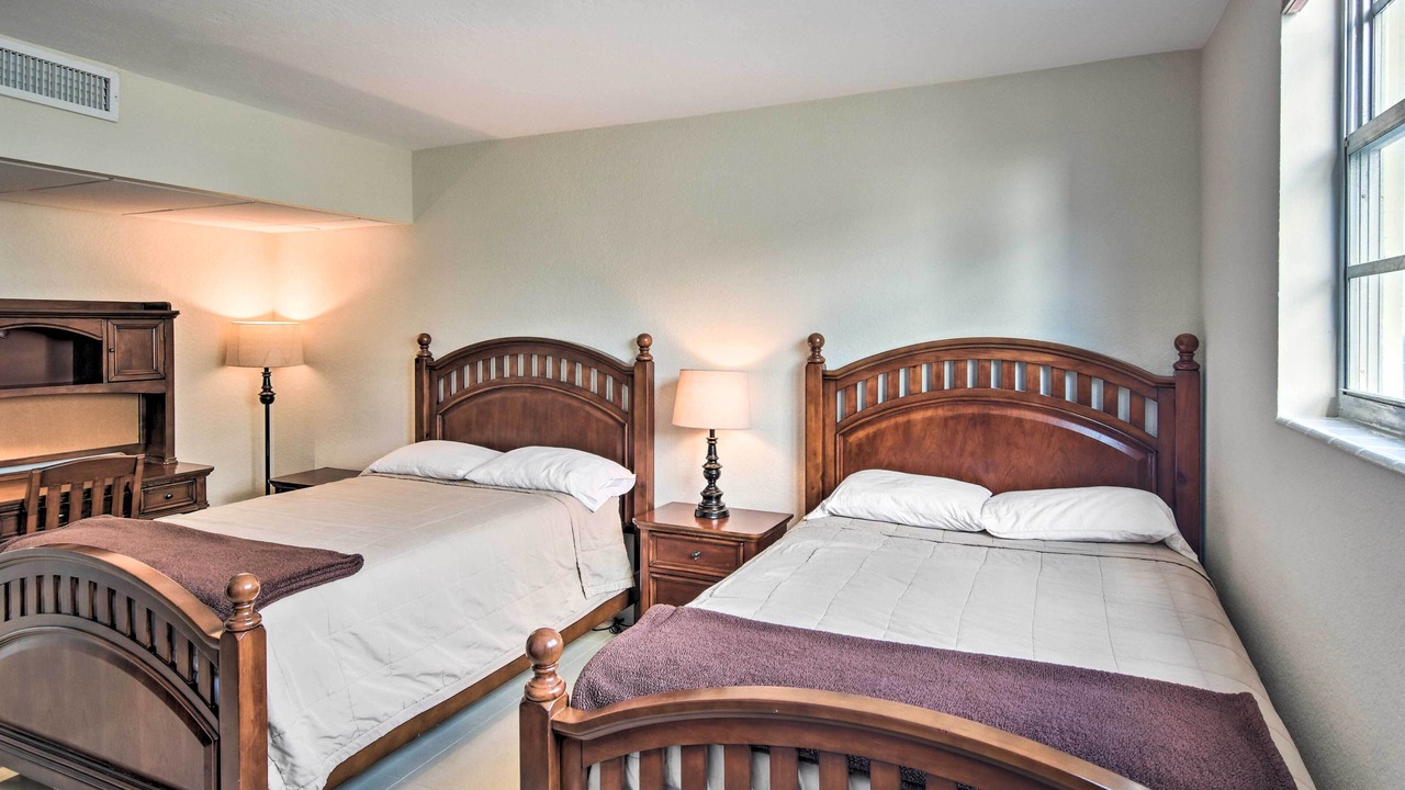 Photo of Bedroom in Hollywood South Central Beach
