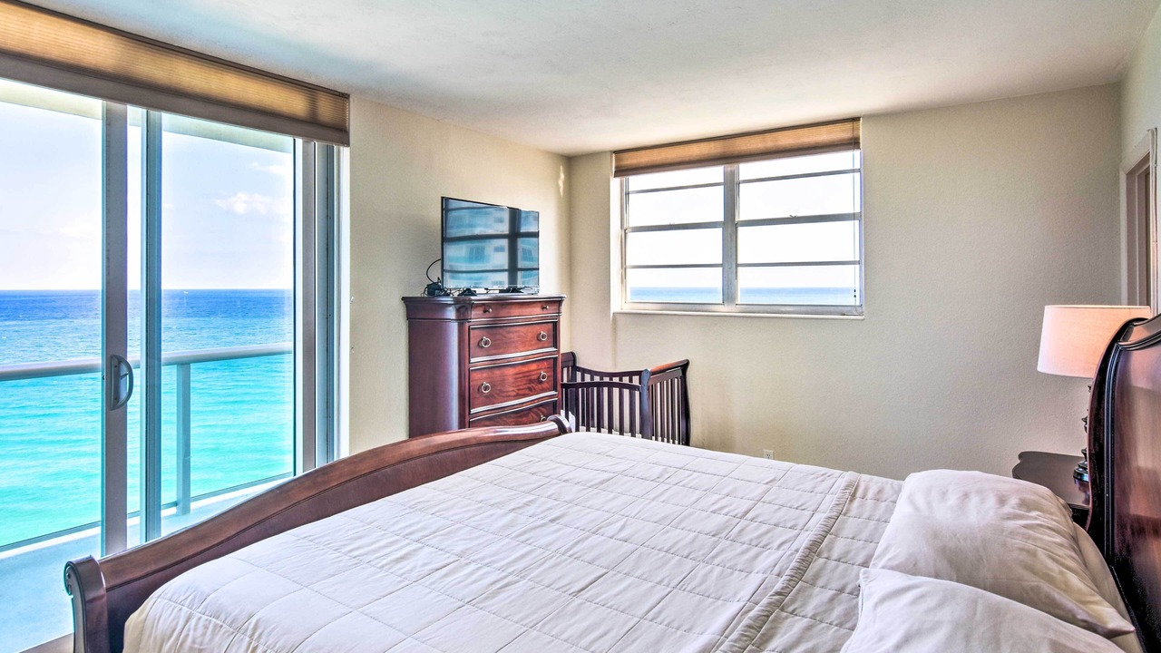 Photo of Bedroom in Hollywood South Central Beach