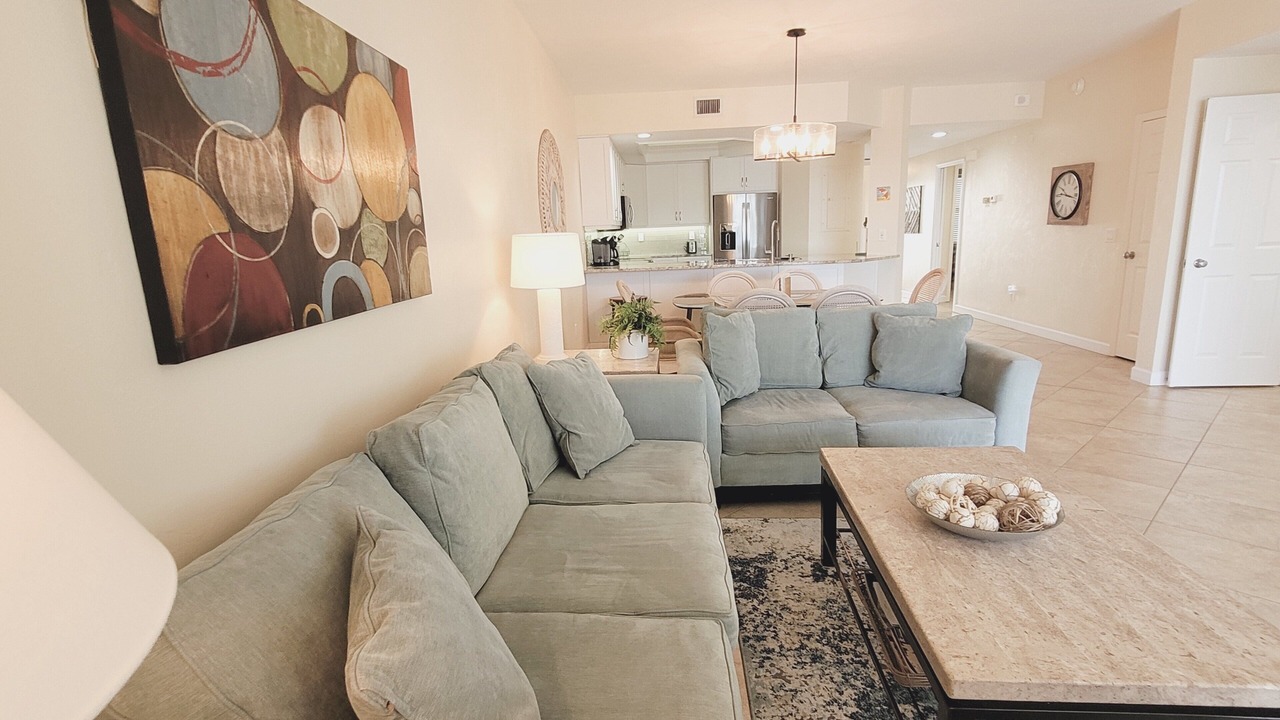 Photo of Livingroom in Vanderbilt Beach