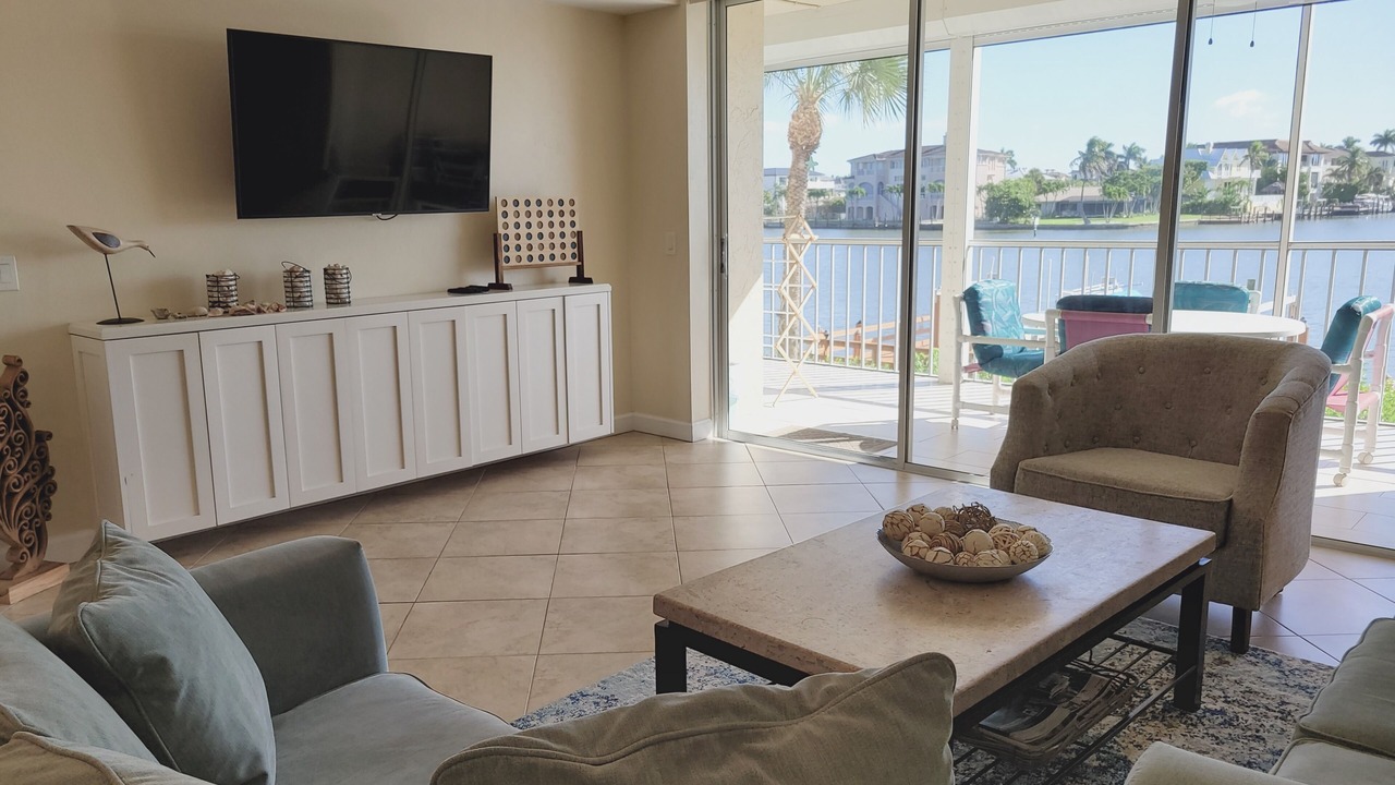 Photo of Livingroom in Vanderbilt Beach