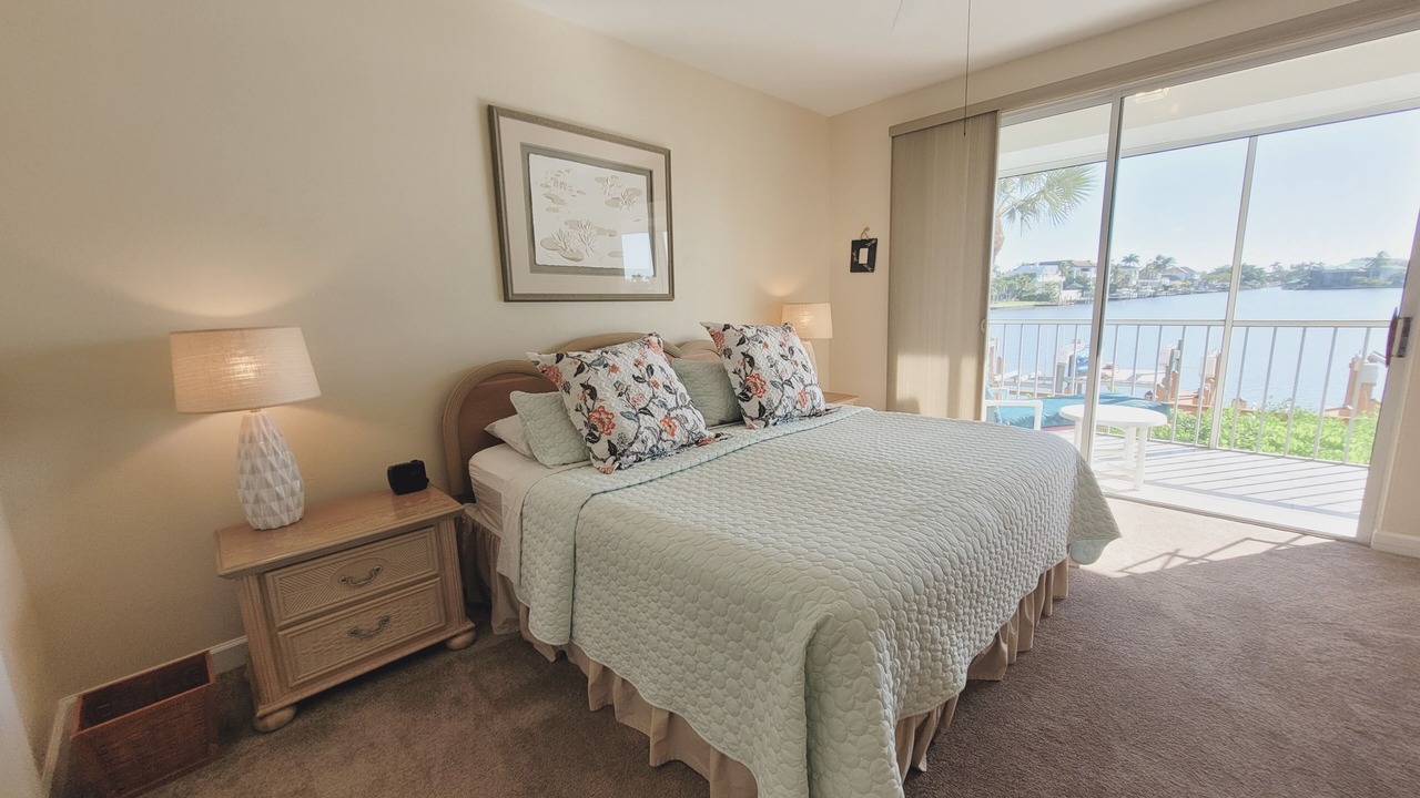 Photo of Bedroom in Vanderbilt Beach