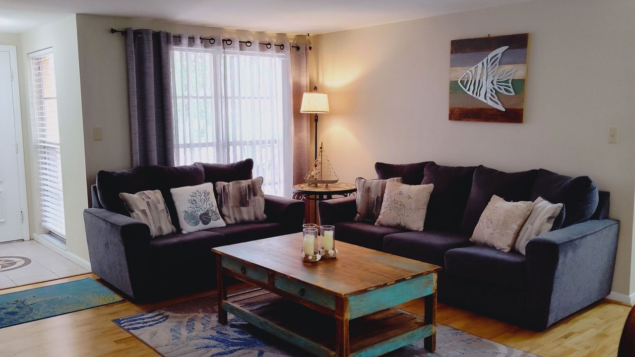 Photo of Livingroom in Embassy Hills