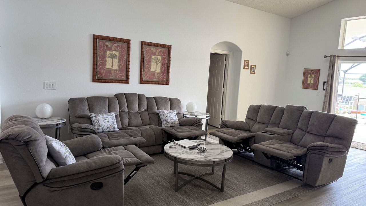 Photo of Livingroom in Windsor Palms