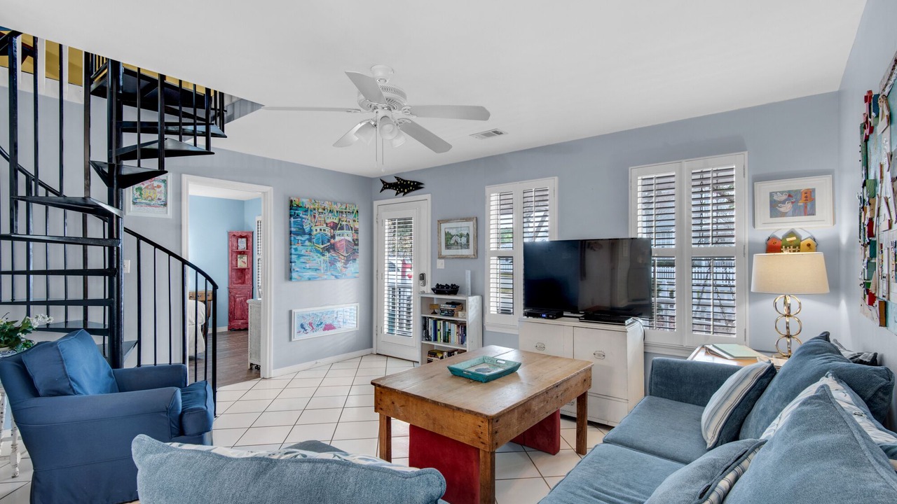 Photo of Livingroom in Clipper Cove