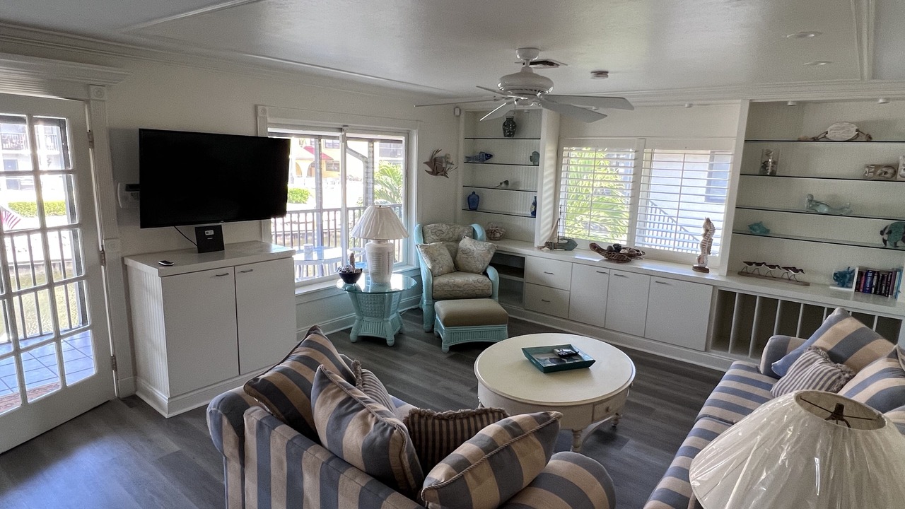 Photo of Livingroom in Royal Harbor