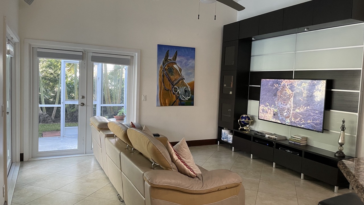 Photo of Livingroom in Greenview Shores