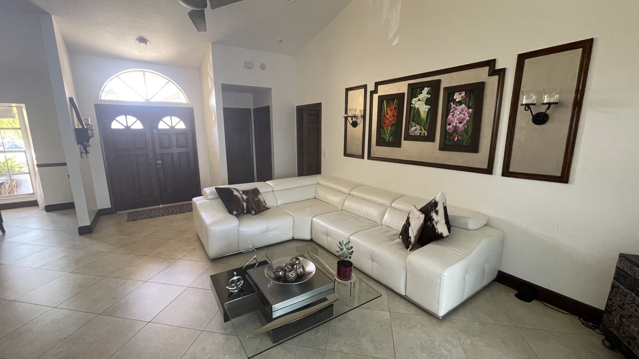 Photo of Livingroom in Greenview Shores