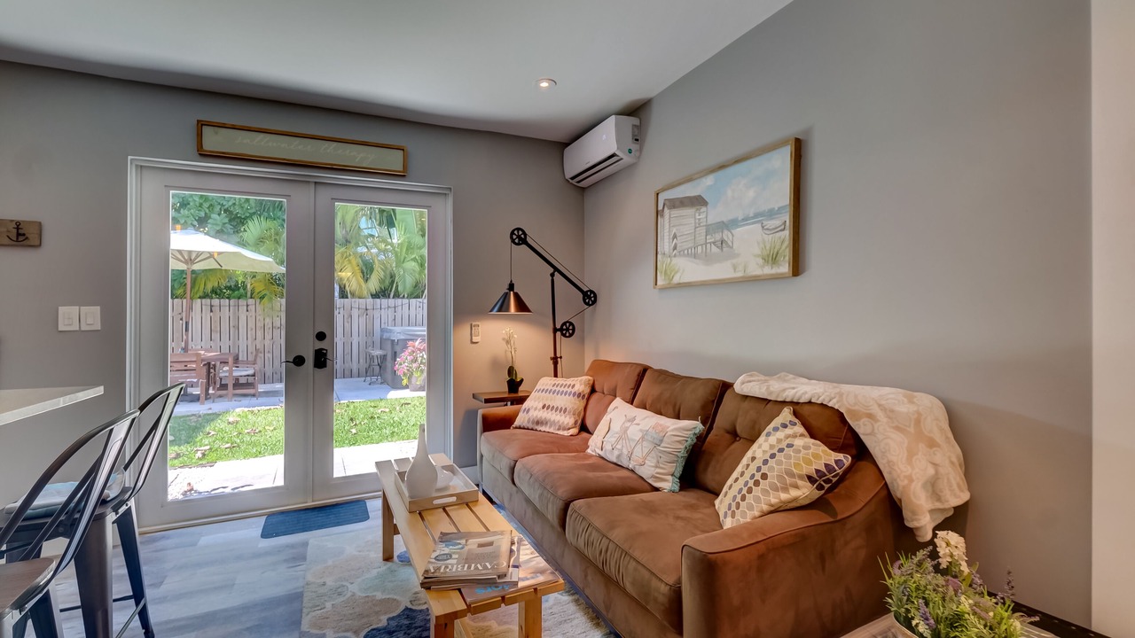 Photo of Livingroom in Bayshore