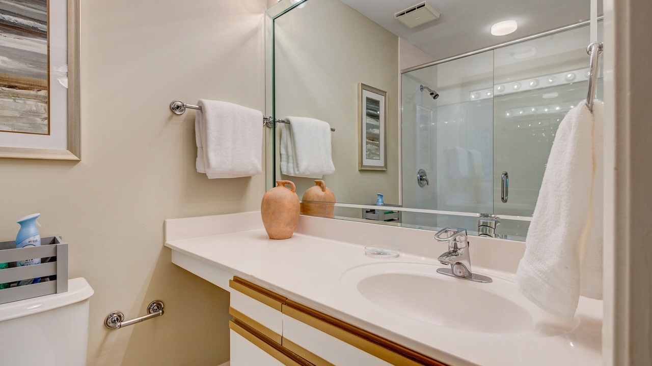 Photo of Bathroom in Holiday Isle