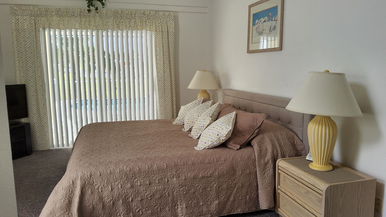 Photo of Bedroom in Fairway Oaks