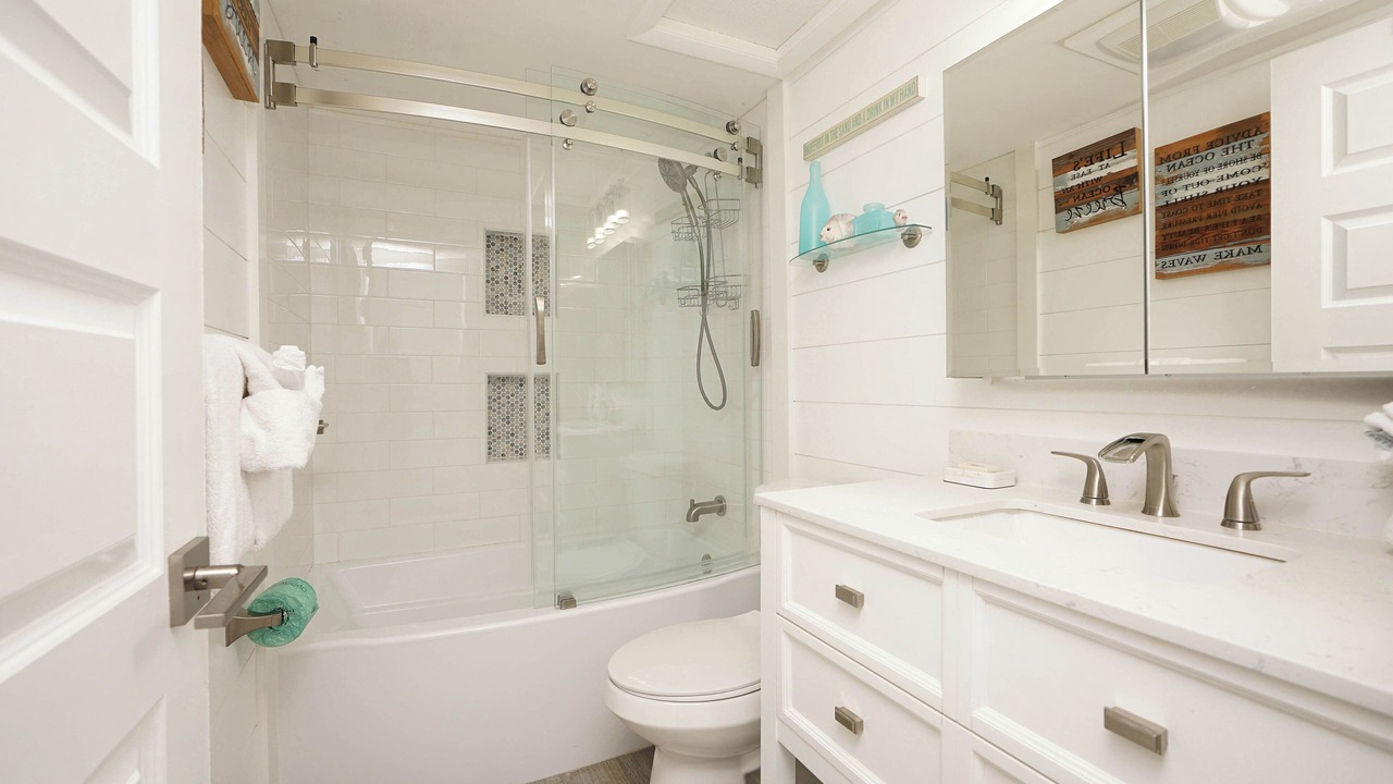 Photo of Bathroom in Holiday Isle