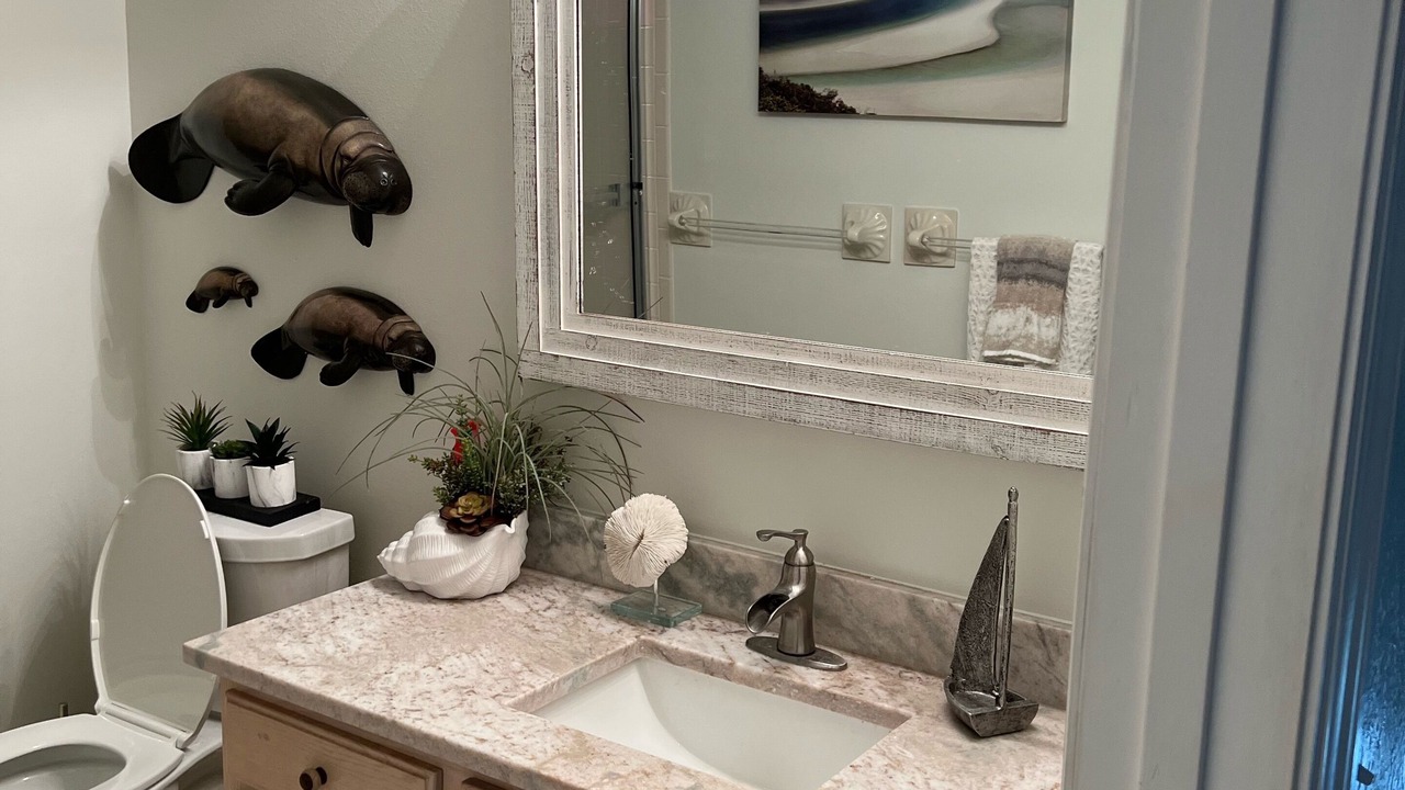 Photo of Bathroom in Weeki Wachee Gardens