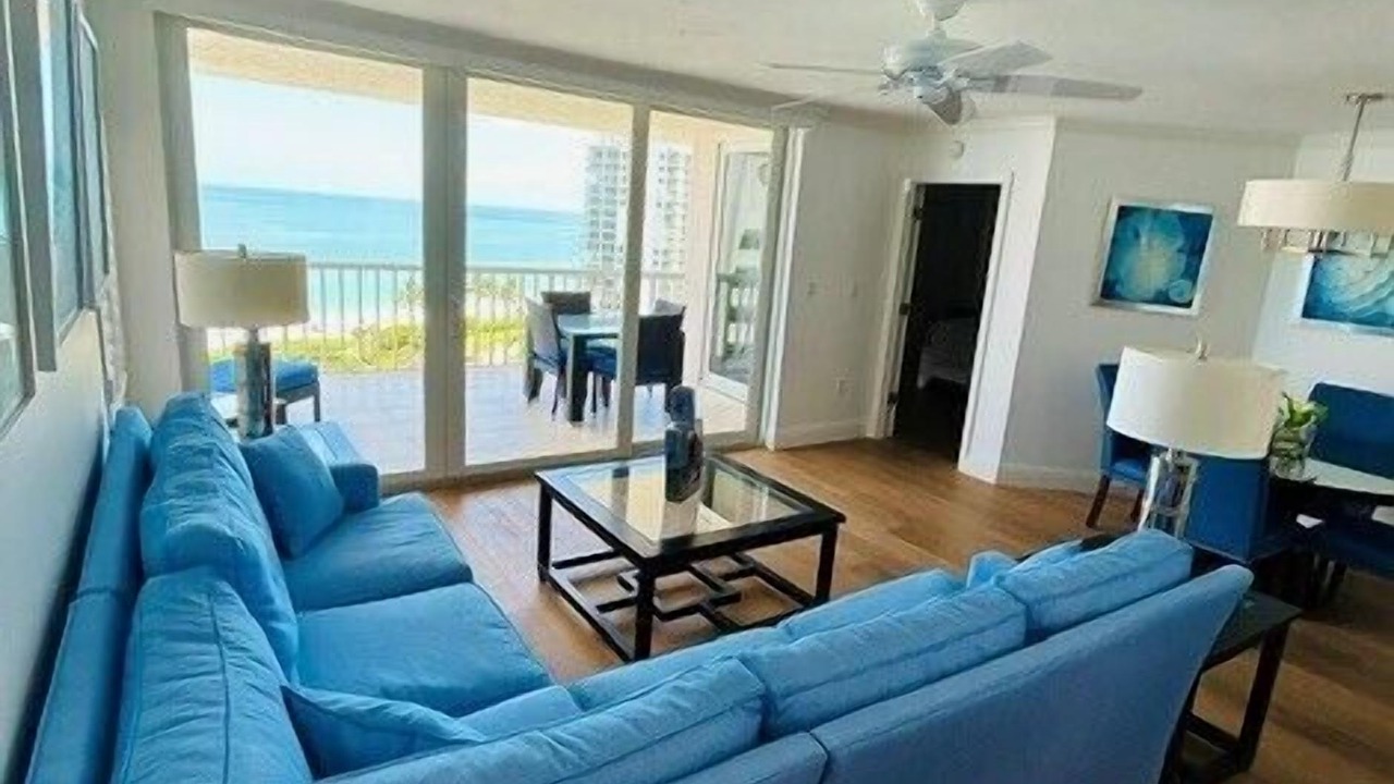 Photo of Livingroom in Park Shore