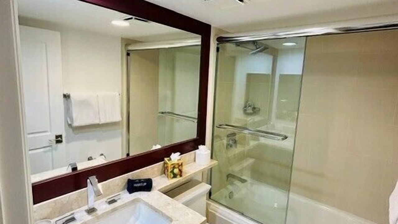 Photo of Bathroom in Park Shore