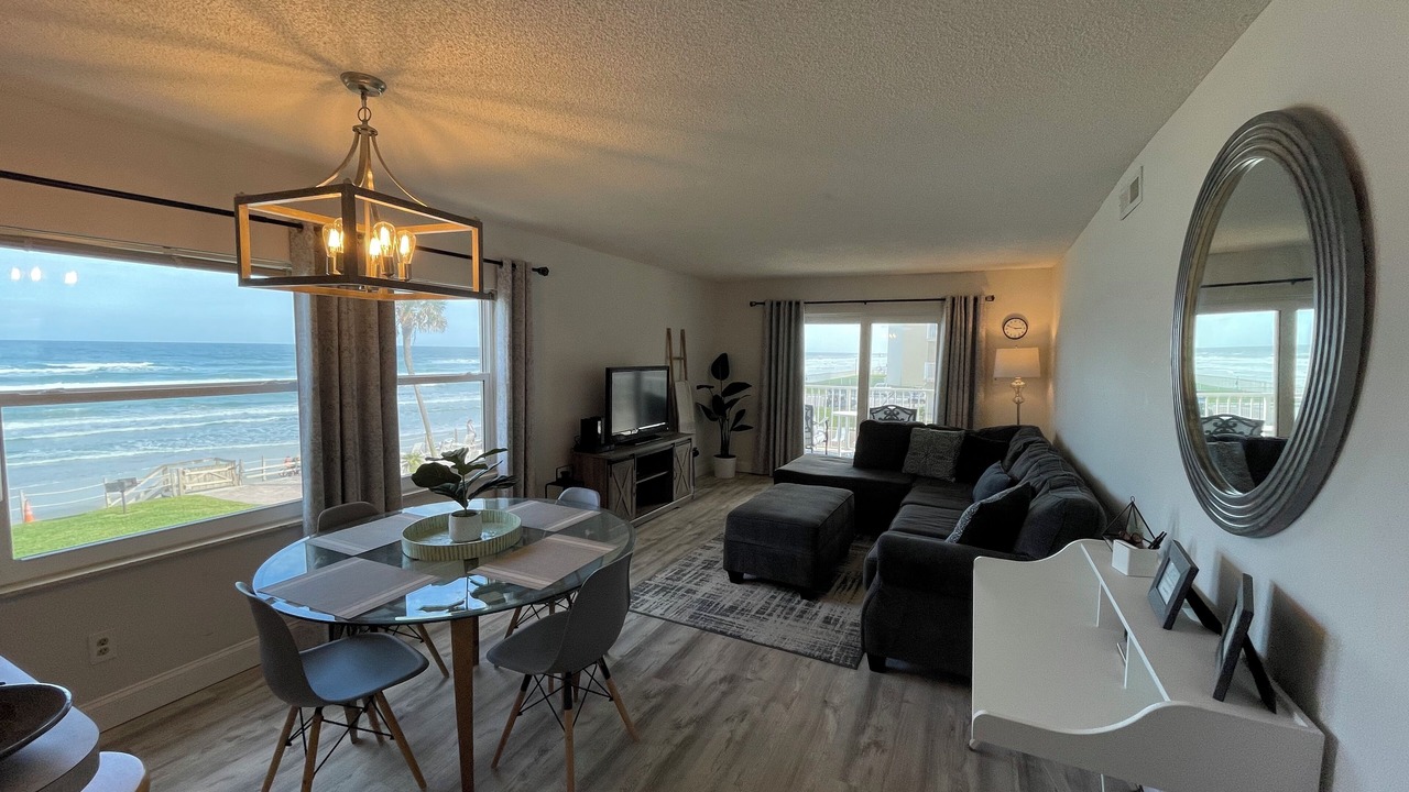 Photo of Livingroom in New Smyrna Beach