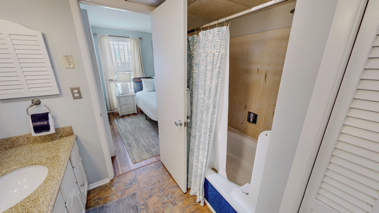 Photo of Bathroom in Holiday Isle