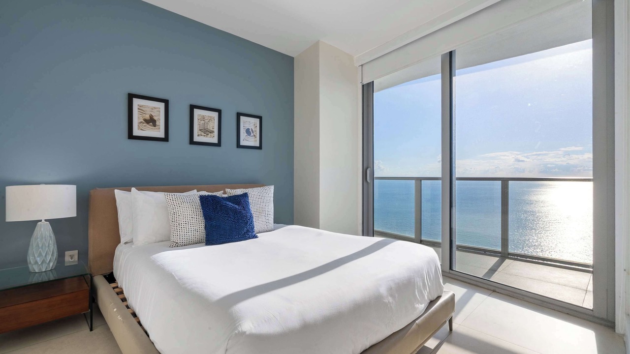 Photo of Bedroom in Hollywood South Central Beach