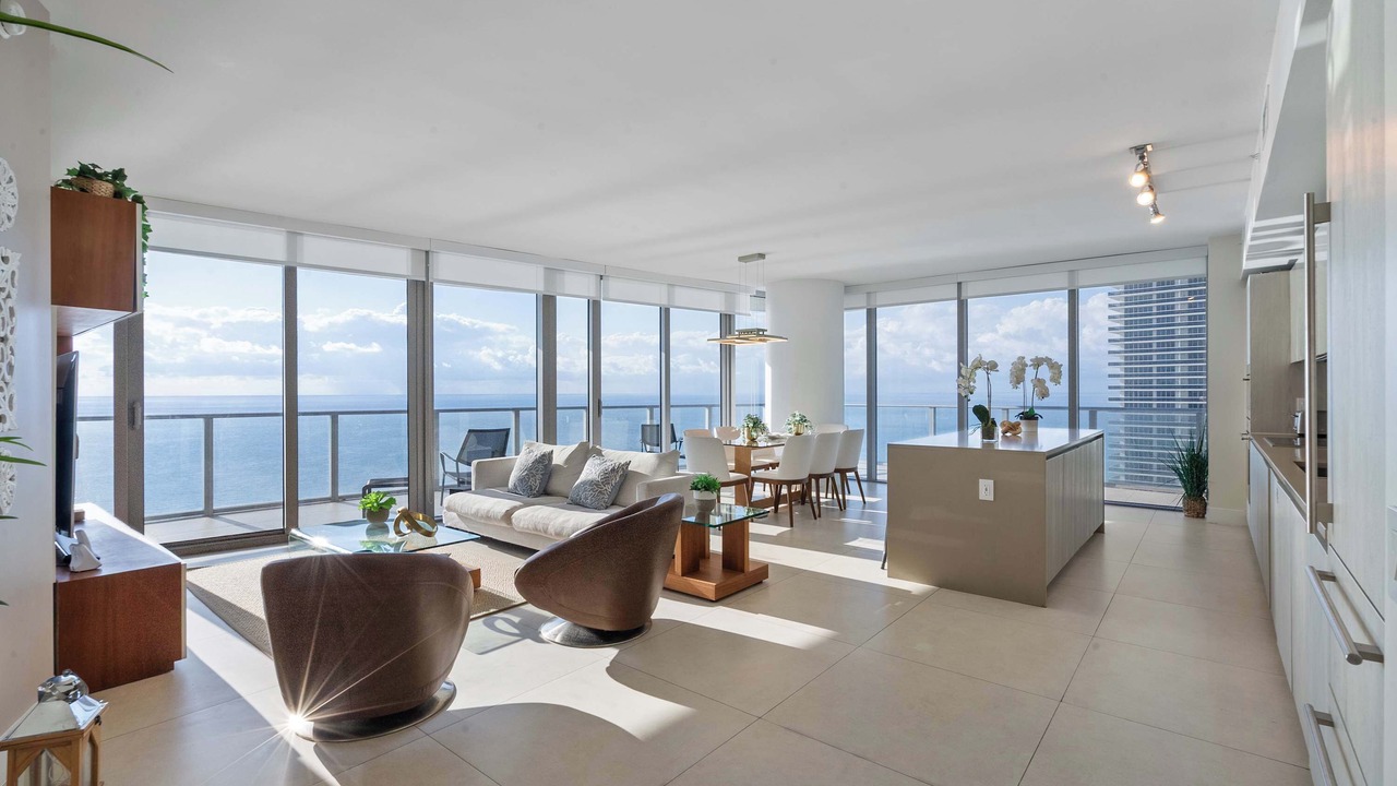 Photo of Livingroom in Hollywood South Central Beach