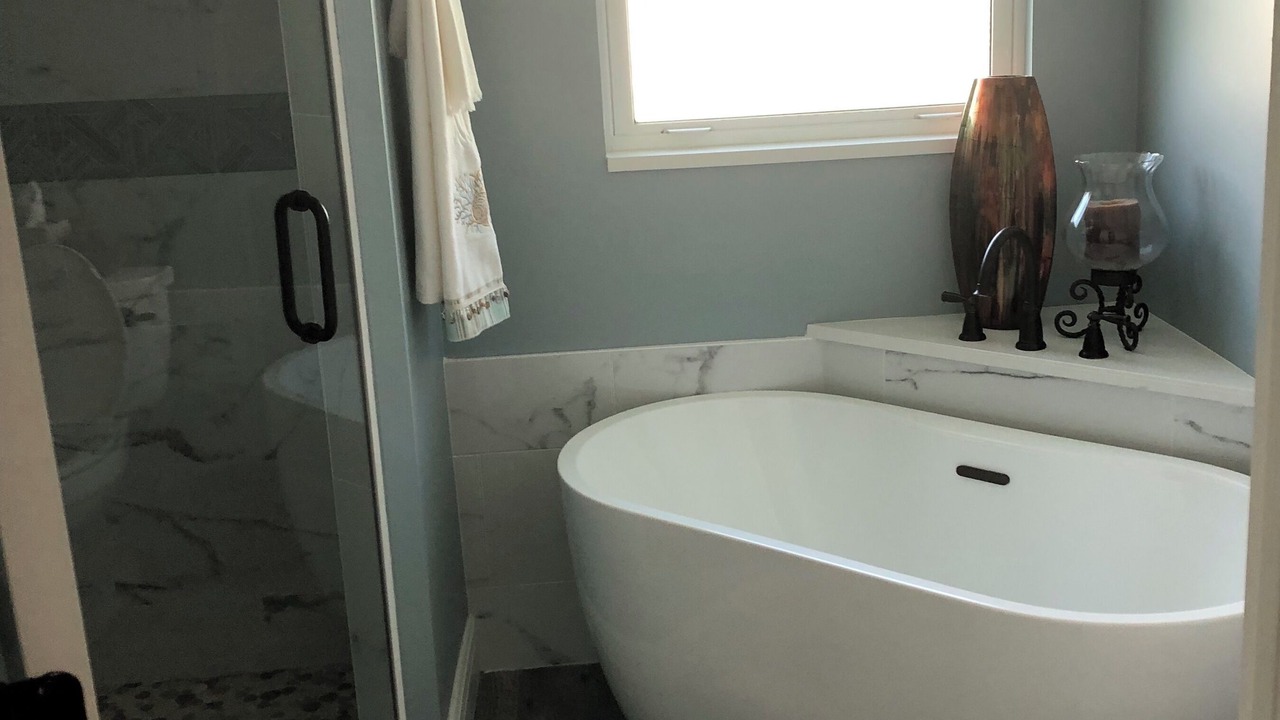 Photo of Bathroom in Caloosahatchee