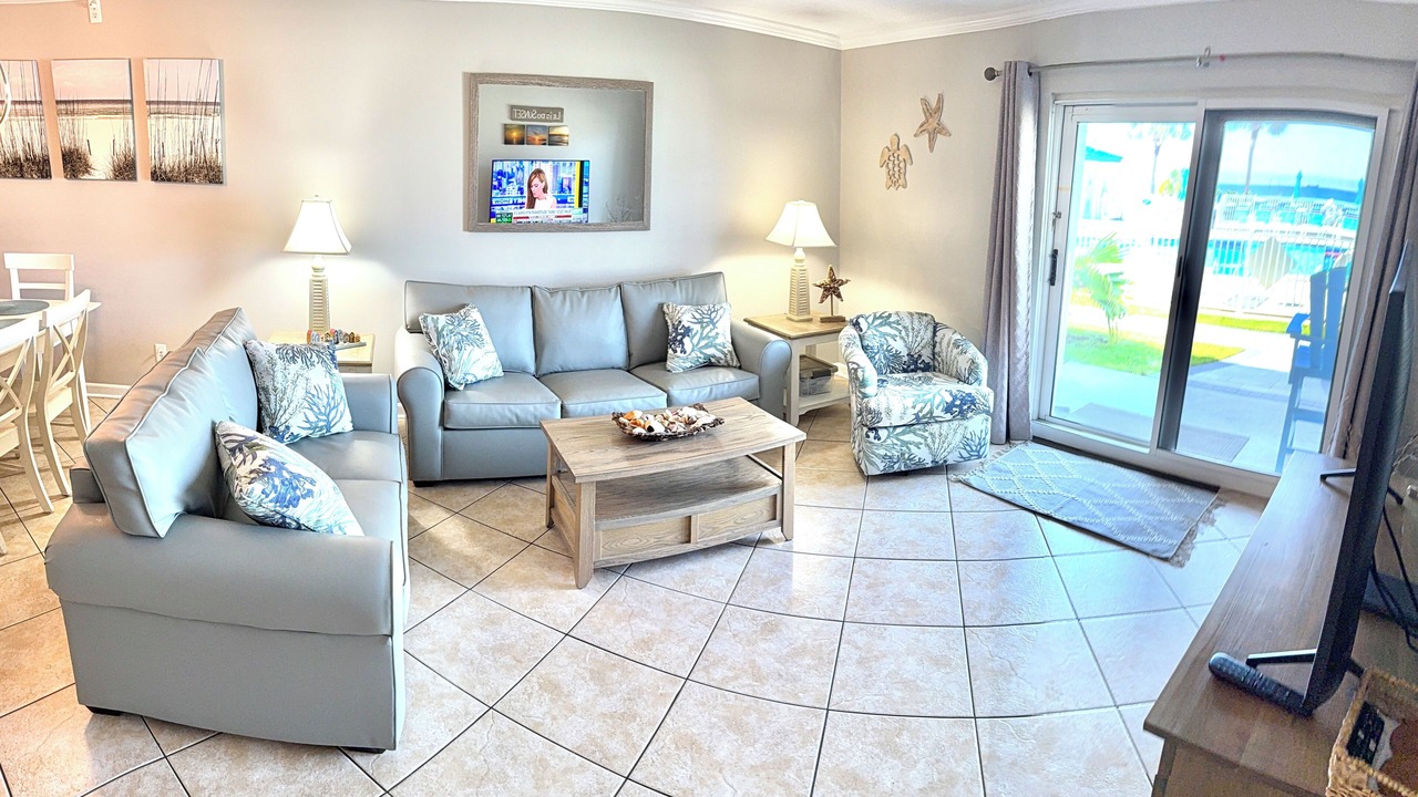Photo of Livingroom in Lower Grand Lagoon