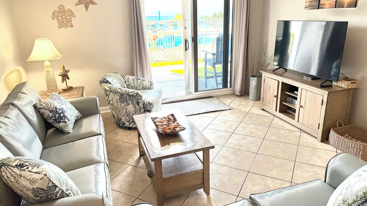 Photo of Livingroom in Lower Grand Lagoon